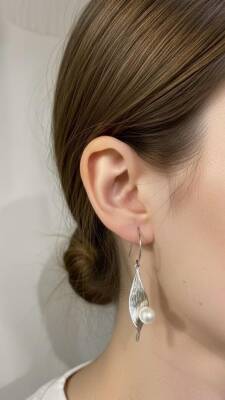 Pearl Yaprak Figürlü İncili Küpe - Nihan Dulon