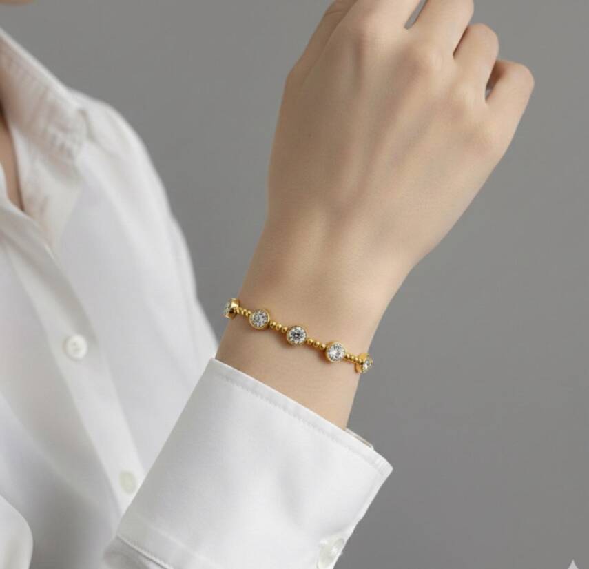 Rebecca Taşlı Kelepçe - 1